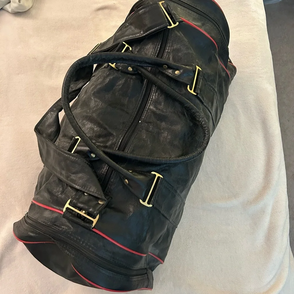 VINTAGE 1989 Du Pont Company Black and Red Duffel Bag
